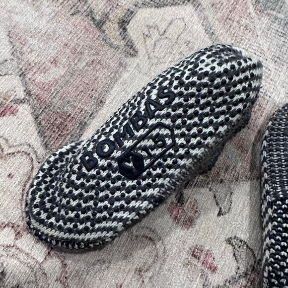Bombas Youth Size 1-5 Textured Gripper Slippers - Picture 2 of 4